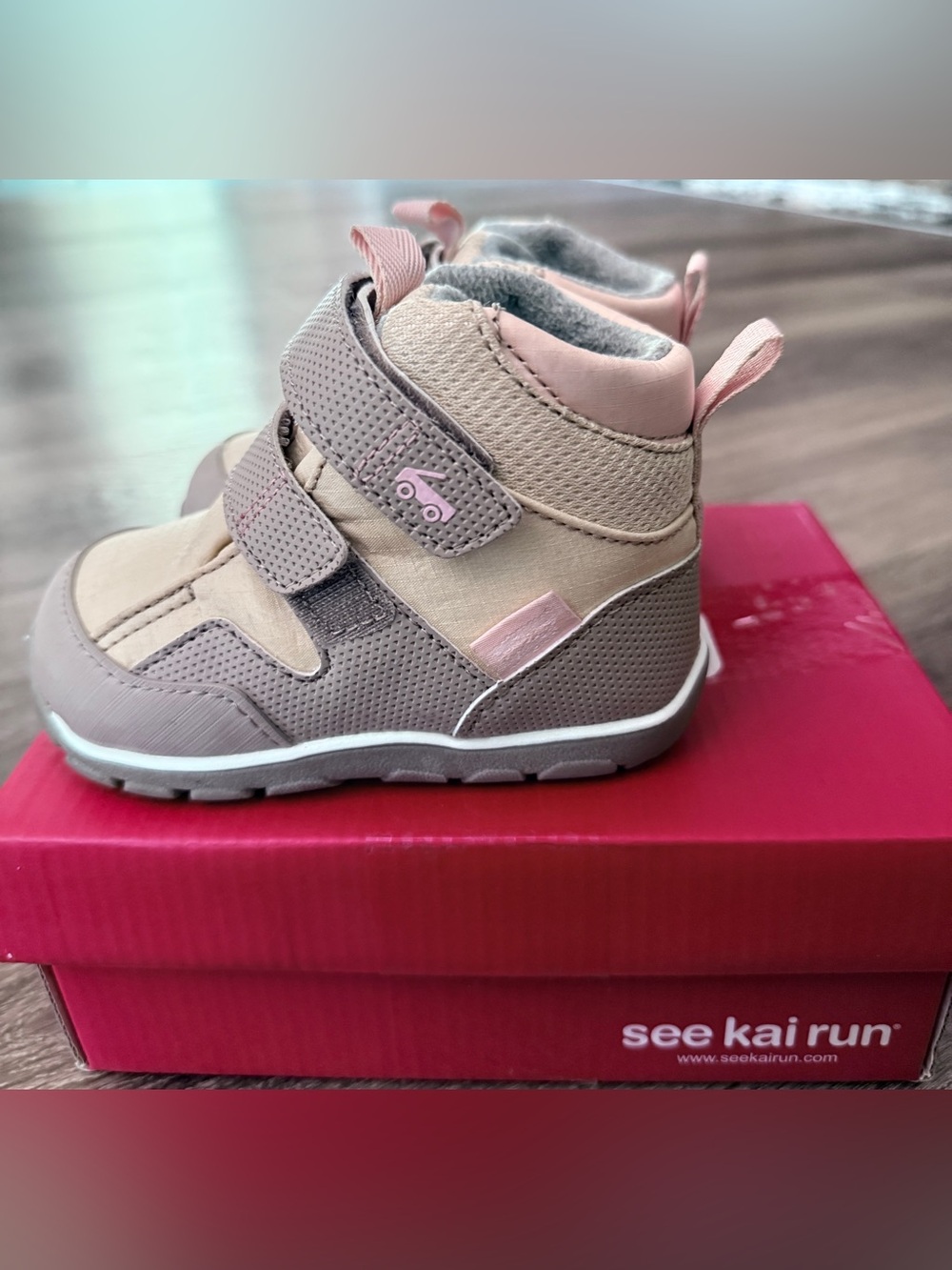 See Kai Run Atlas III Toddler Size 7 Beige Winter Boots Waterproof Insulated